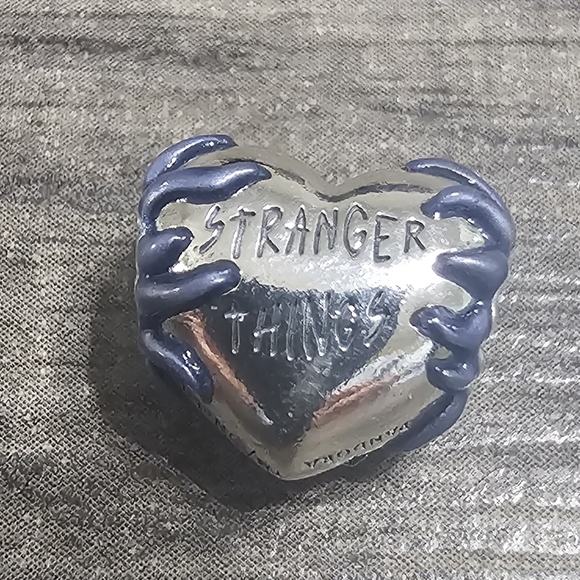 Pandora Stranger Things Glow-in-the-dark Heart Charm - Picture 4 of 10